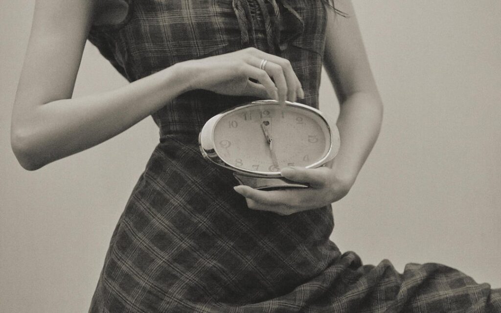 251103 صورة مفهوم مييون لأغنية "قل اسمي".