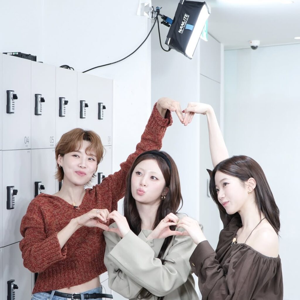 251111 تحديث إنستغرام Teo.Universe مع Huh Yunjin وKazuha (الفذ. jang doyoun)