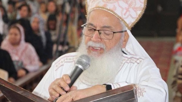 وفاة القمص إيليا نعيم وزوجته في حادث أليم.. وإصابة ابنتيهما في حالة خطرة