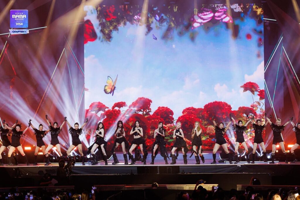 251129 MAMA AWARDS تحديث تويتر مع IVE - 2025 MAMA AWARDS الفصل الأول صور الأداء
