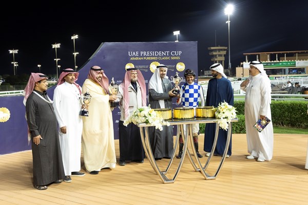 «نجيب الزمان» يُتوج بكأس رئيس الدولة للخيول العربية الأصيلة في السعودية