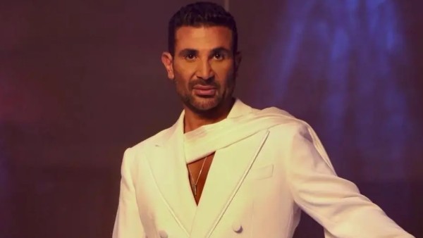 الفنان أحمد سعد ينجو من حادث سير مروع الفنان أحمد سعد ينجو من حادث سير مروع