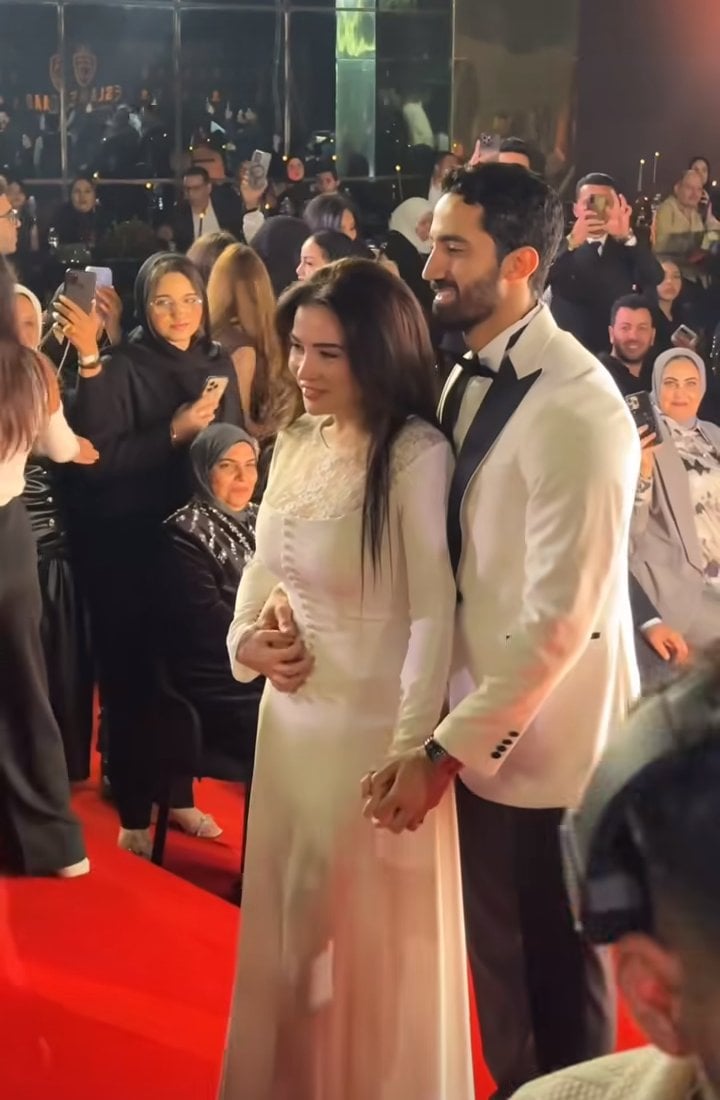 مي عز الدين وزوجها أحمد تيمور