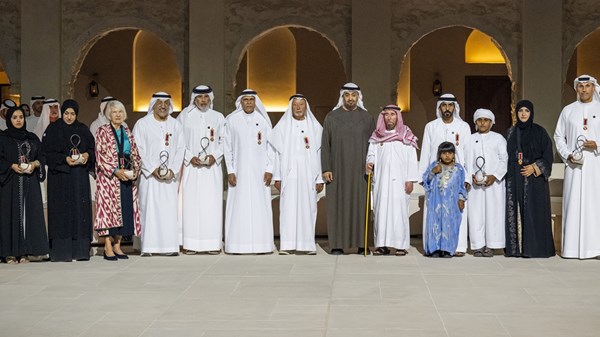 صاحب السمو رئيس الدولة يكرم فرسان «جائزة أبوظبي».. في ذكراها العشرين