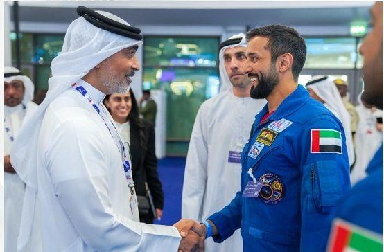 على هامش مشاركته في معرض دبي للطيران 2025..رئيس مجلس إدارة وكالة البحرين للفضاء يلتقي رئيس مجلس إدارة وكالة الإمارات للفضاء
