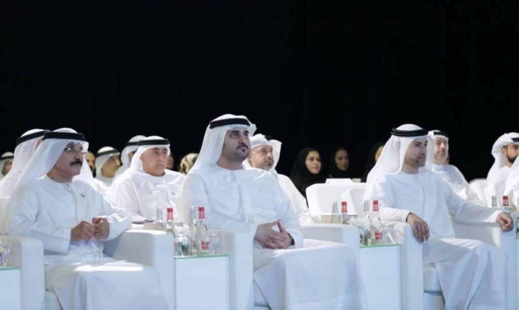 مكتوم بن محمد يطلق مشروع “سوق دبي للسيارات” الأكبر من نوعه في العالم مكتوم بن محمد يطلق مشروع "سوق دبي للسيارات" الأكبر من نوعه في العالم