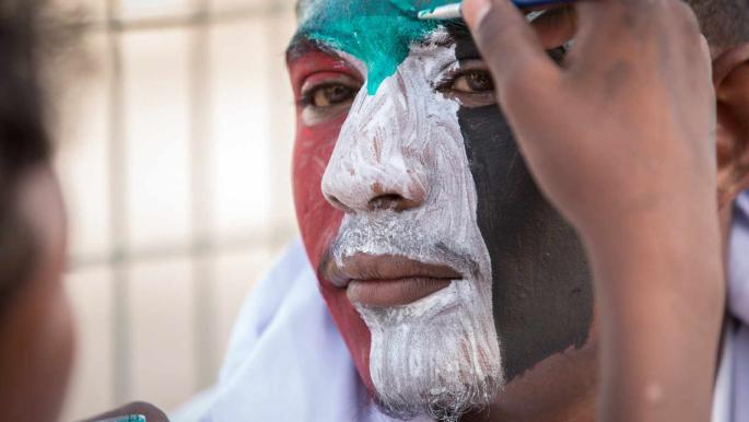 "مدنياااو" السوداني في وهران العربي 13: وثيقة مواجهة سلمية