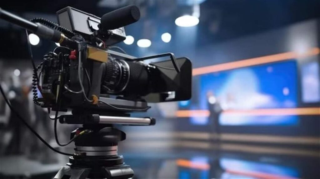 اعلامي شهير يعلن انفصاله عن زوجته بعد 14 عاما من الزواج