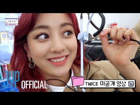 251119 تحديث يوتيوب - [📂Secret Cut] 27_Zyo PD في يوم الحفلة عبر الإنترنت.mp4 ⏵TWICE : العالم في يوم