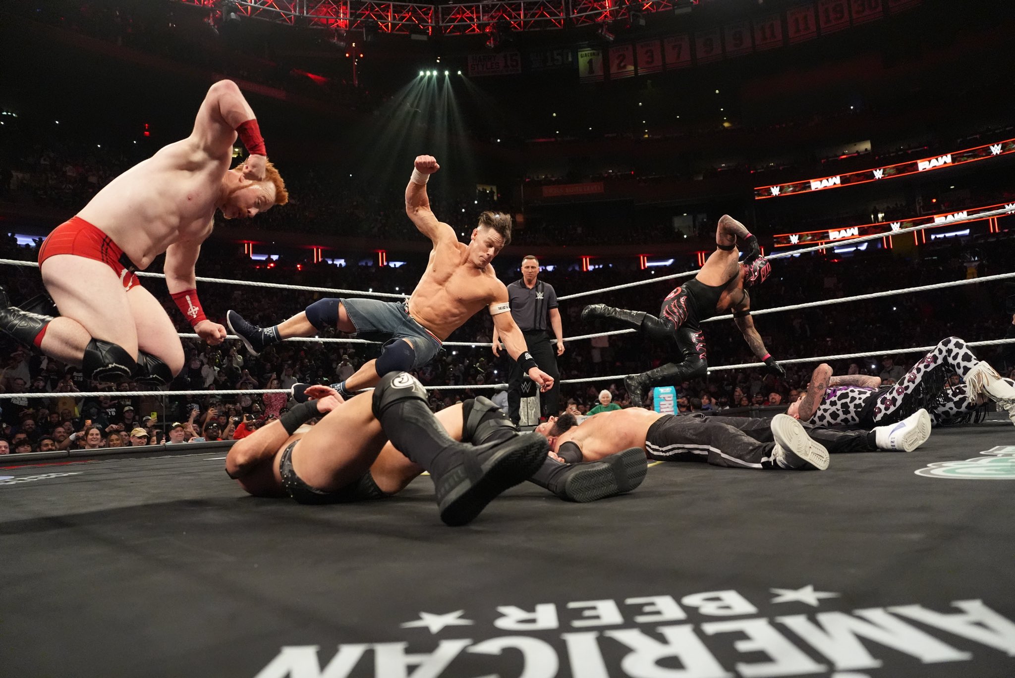 من النزال الأخير لجون سينا على حلبة راو. (وكالات)