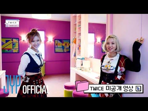251110 تحديث اليوتيوب - [📂Secret Cut] 14_Being Middle School Student SA-CHAENG.mp4 ⏵ تصوير الفيديو الموسيقي لأغنية The Feels