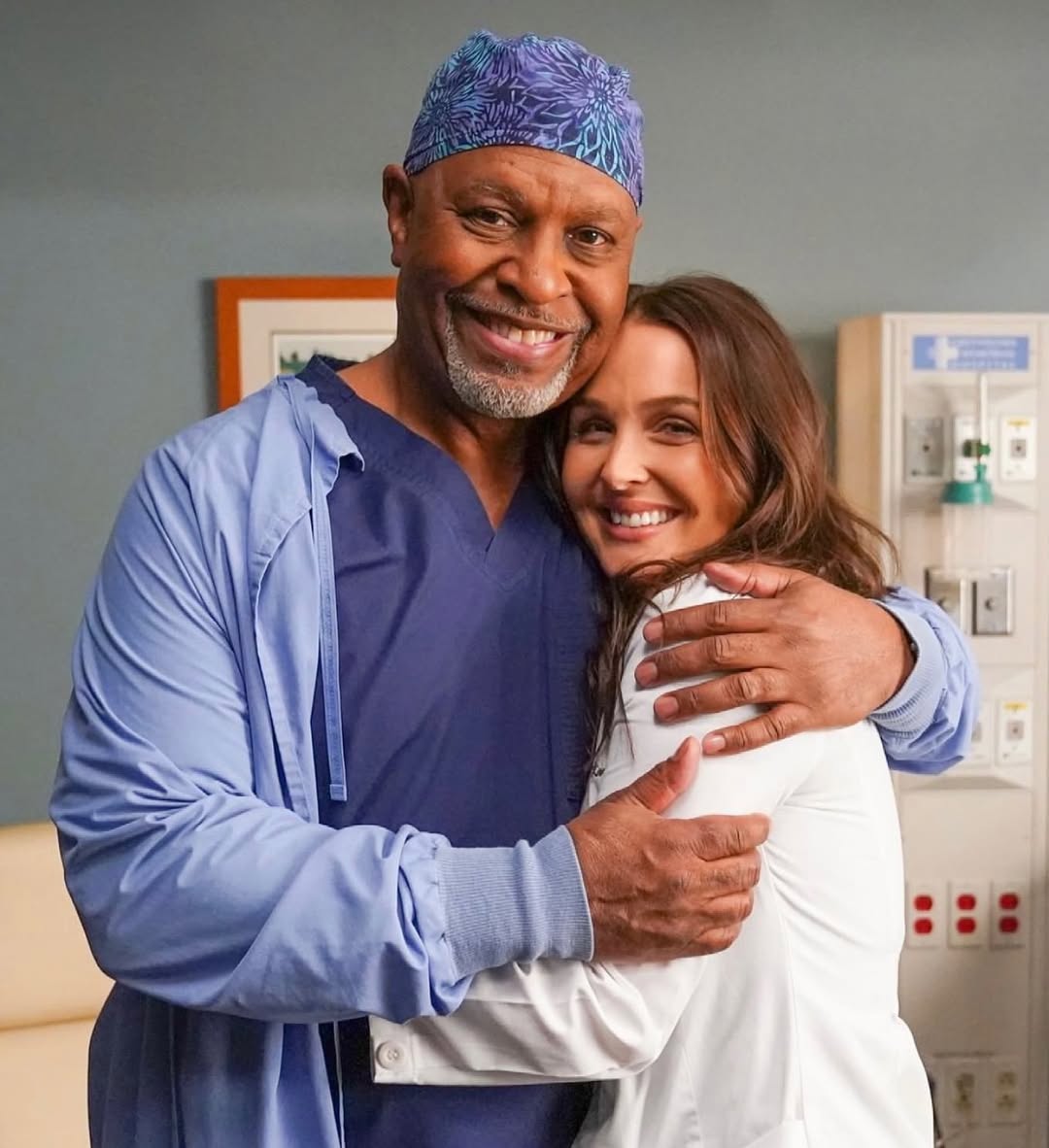 جيمس بيكنز جونيور في كواليس Grey's Anatomy (إنستغرام)