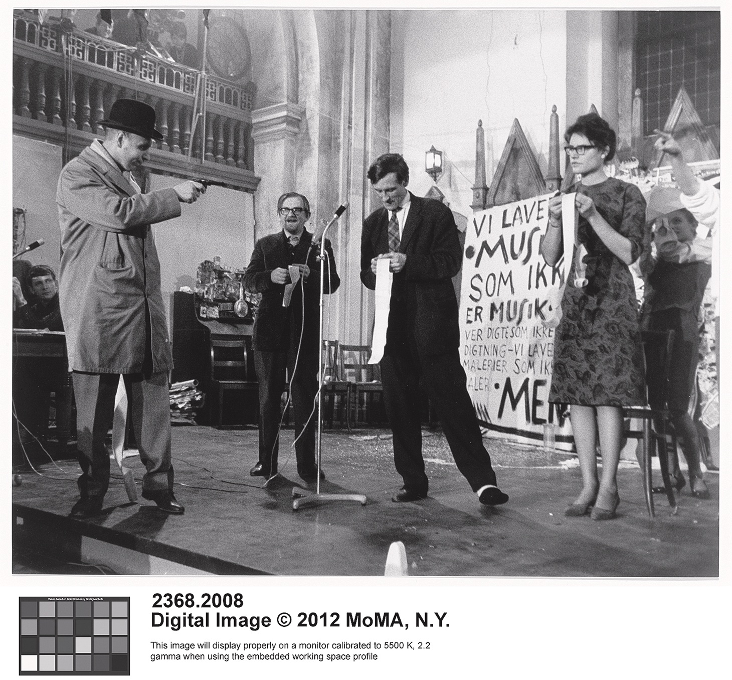 الفنانة خلال تقديمها لعرض فني عام 1962.