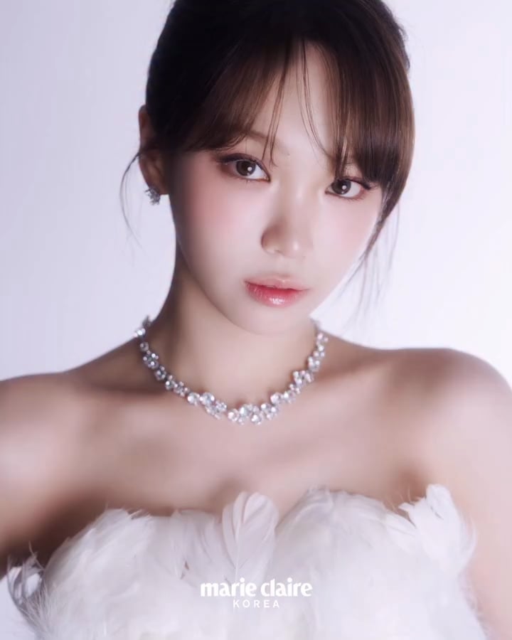 251124 كيم تشايوون - ماري كلير كوريا × سواروفسكي (إصدار ديسمبر 2025 من فيلم الموضة)