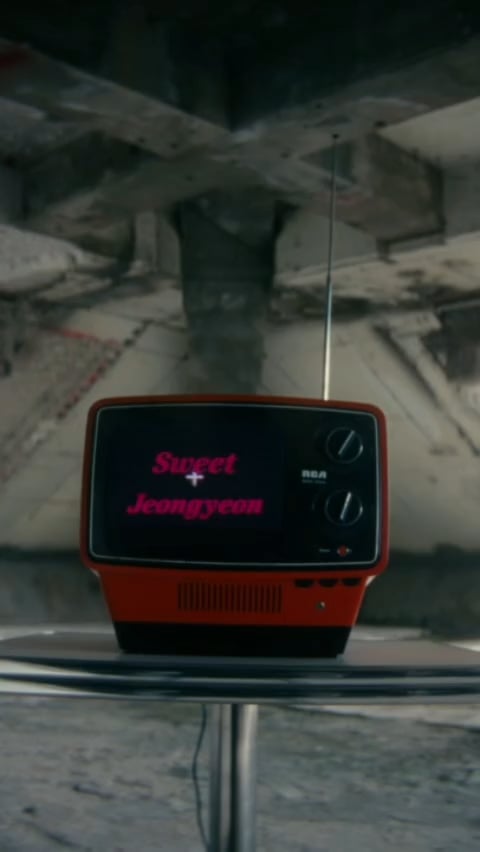 251113 تحديث إنستغرام Jeongyeon - "لقد تم تعييني ملهمة للعلامة التجارية الجديدة للعدسات اللاصقة الملونة GIRLCRUSH! GIRLCRUSH هي علامة تجارية توقظ شخصيتك الداخلية بمفهوم "الارتقاء بشخصيتك إلى المستوى التالي." آمل أن يجربها الكثير من الأشخاص!"