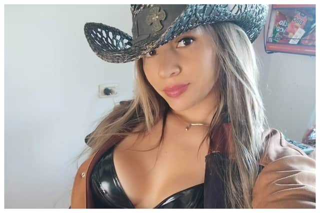 توفيت المغنية مايرلي دياز عن عمر ناهز 32 عامًا، بعد إصابتها بنوبة قلبية إثر خضوعها لجراحة تجميلية. الصورة: mayerlydiazartista/إنستغرام