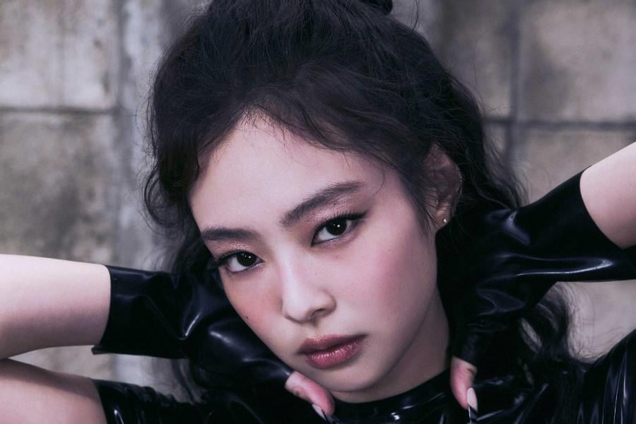 جيني من BLACKPINK ضيفة في برنامج "EXchange 4" كعضوة في اللجنة