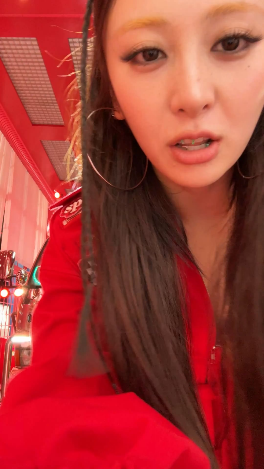 251101 تحديث LE SSERAFIM على التيك توك مع هوه يونجين - ❤️‍🔥🍝🚍