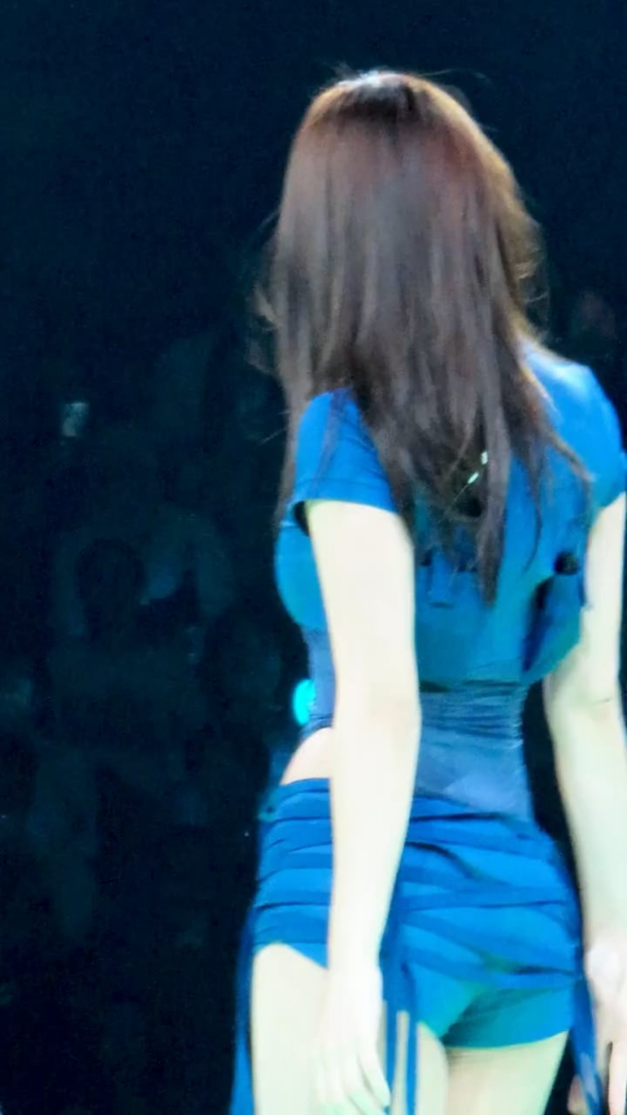 251101 نايون على المسرح المنفرد Meeeeeee