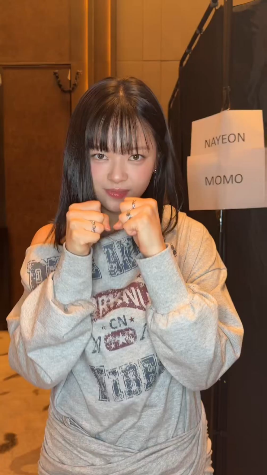 251118 تحديث تويتر - 🫨 (جيونغيون، جيهيو ومومو)