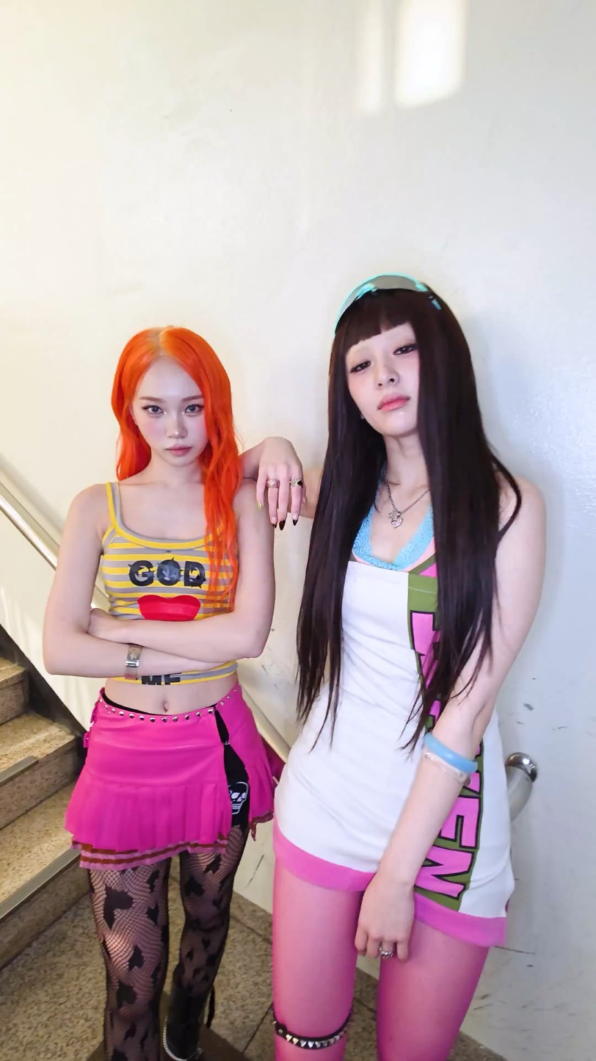 251106 تحديث LE SSERAFIM على التيك توك مع كيم تشايوون وهوه يونجين - بورينز💫🍝