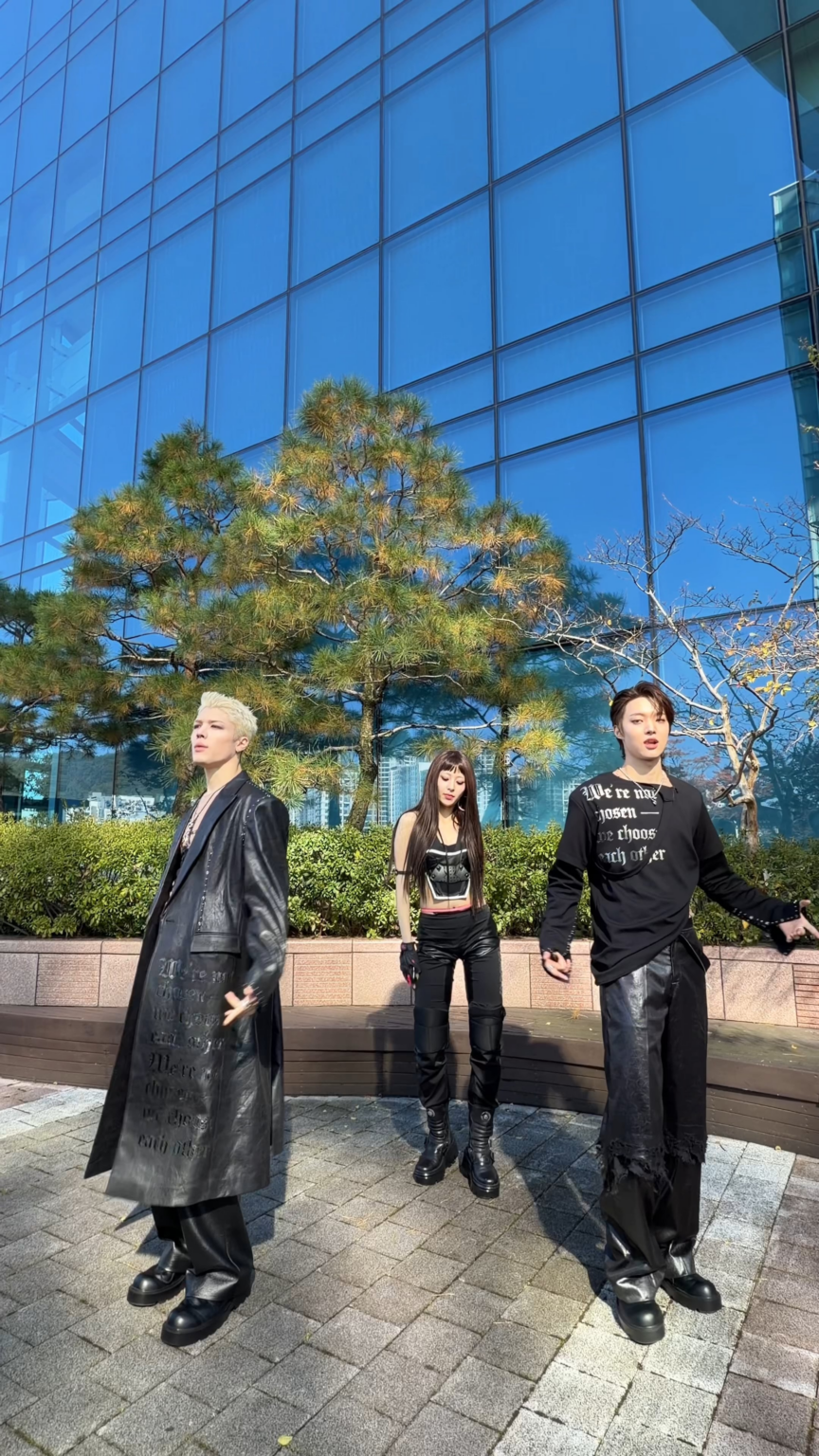 251102 تحديث &TEAM TikTok مع Huh Yunjin - تناول الطعام، عد إلى الحياة 😈 مع &TEAM EJ وMaki 💫🍝 (تحدي العودة إلى الحياة)