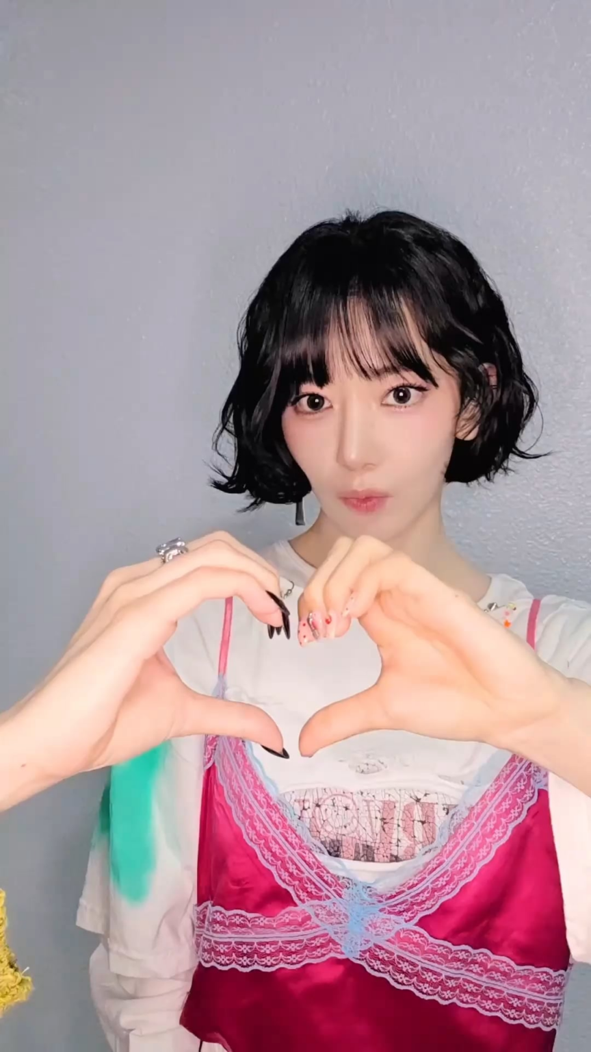 251107 تحديث LE SSERAFIM على التيك توك مع مياواكي ساكورا وكازوها - الحب❓الكراهية❓الحب❗️🫶