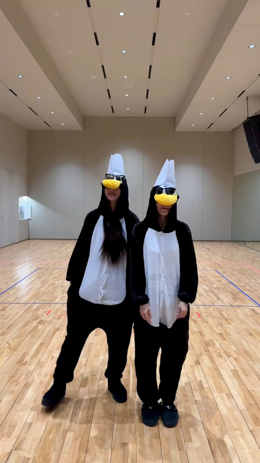 251115 تحديث LE SSERAFIM Douyin مع مياواكي ساكورا وهونغ إيونتشاي - 🐧 الحفاظ على الأناقة 💅 (تحدي السباغيتي)