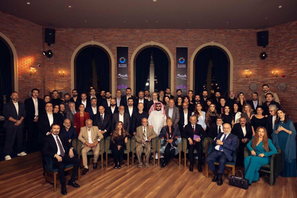 التقى تركي آل الشيخ بكوكبة من الفنانين السوريين