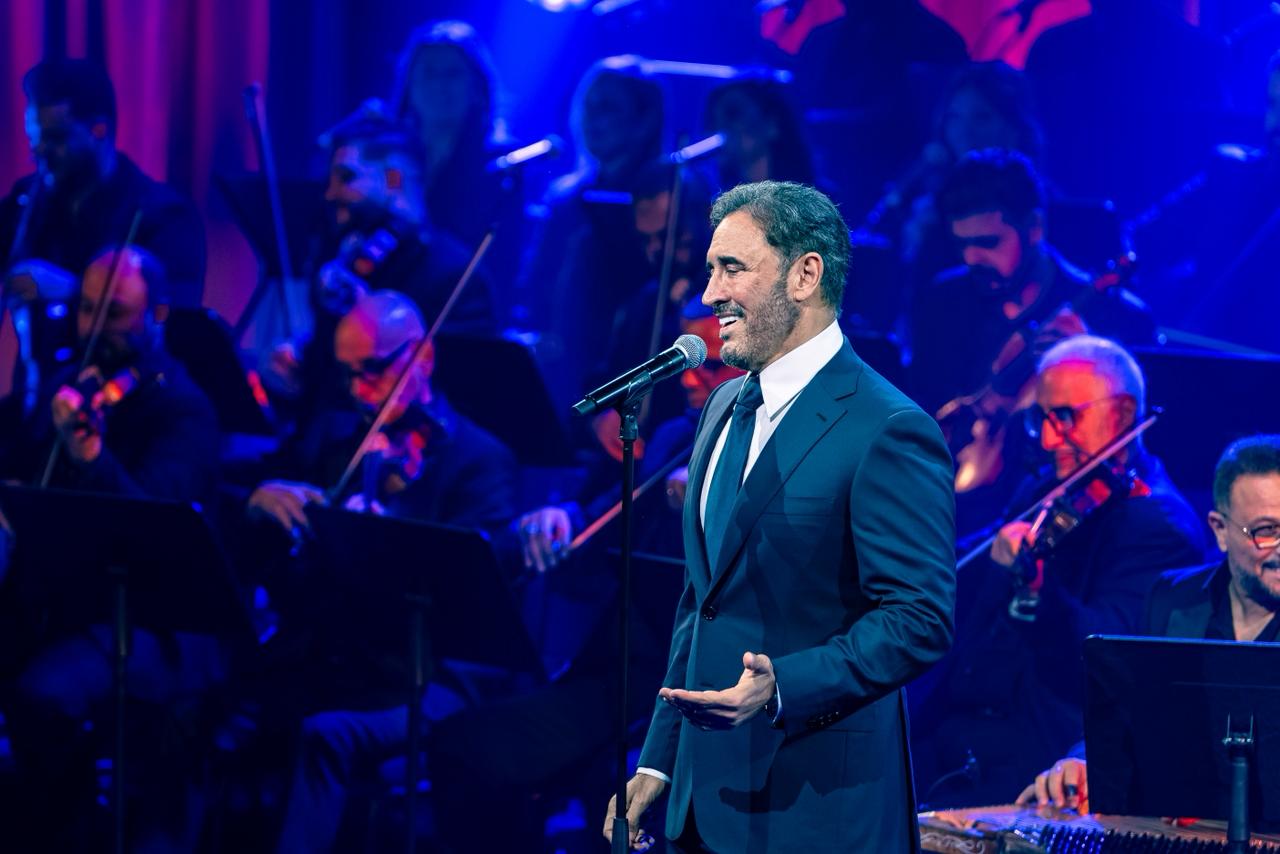 الفنان كاظم الساهر يحيي ثالث ليالي مهرجان الغناء بالفصحى في الظهران (المكتب الإعلامي).