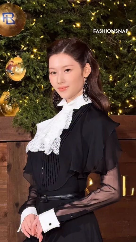 251117 تحديث انستقرام Fashionsnapcom - [Event Coverage] سانا TWICE تظهر في حفل إضاءة الشجرة! أقام رالف لورين حفل إضاءة الشجرة في وسط مدينة طوكيو. لقد ألقينا نظرة على حضور سانا.