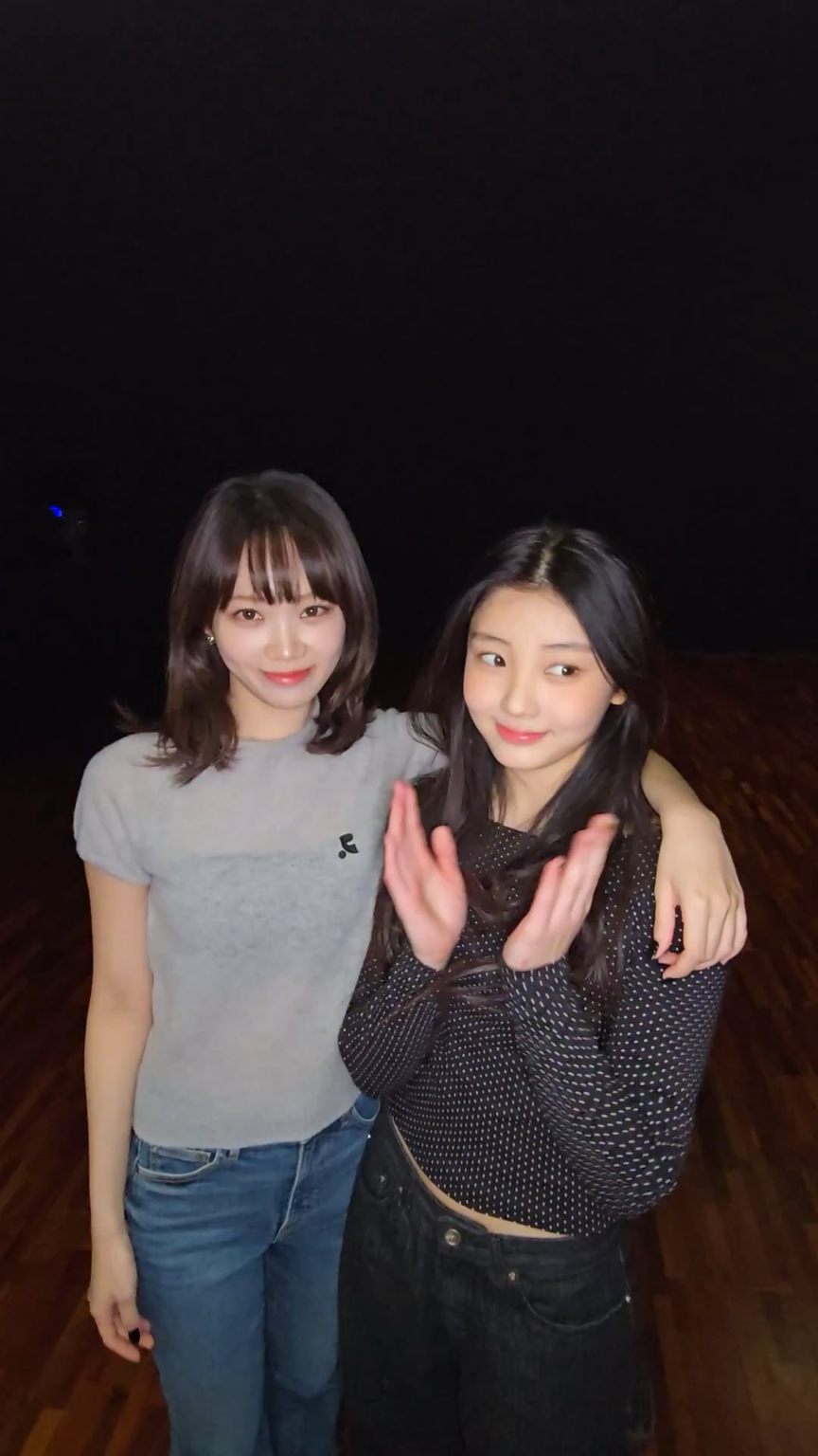 251125 تحديث LE SSERAFIM على التيك توك مع كيم تشايوون - تناول الطعام مع ILLIT Wonhee🍝💝 (تحدي السباغيتي)