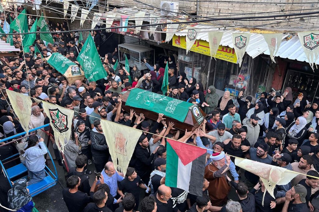 تشييع مهيب لشهداء عين الحلوة - جريدة الأخبار