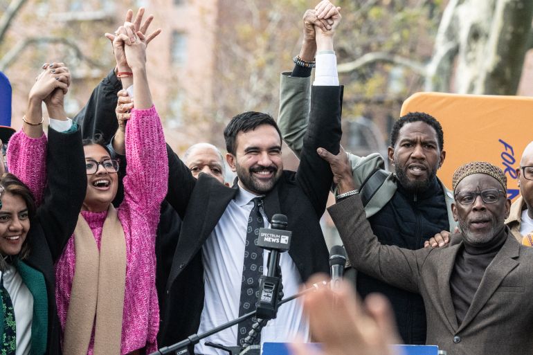 NEW YORK, NEW YORK - NOVEMBER 1: Democratic New York City mayoral candidate Zohran Mamdani (C) raises his hands during a campaign event with New York City elected officials on November 1, 2025 in the Queens borough of New York City. With only days left in the race for New York City's next mayor, Mamdani remains the front runner against Independent candidate, former New York Gov. Andrew Cuomo and Republican candidate Curtis Sliwa. Stephanie Keith/Getty Images/AFP (Photo by STEPHANIE KEITH / GETTY IMAGES NORTH AMERICA / Getty Images via AFP)