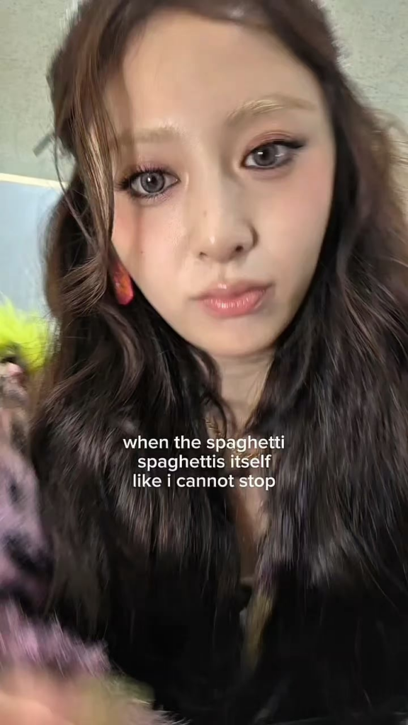 251104 تحديث LE SSERAFIM على التيك توك (2) - عندما تتسبك السباغيتي🥫