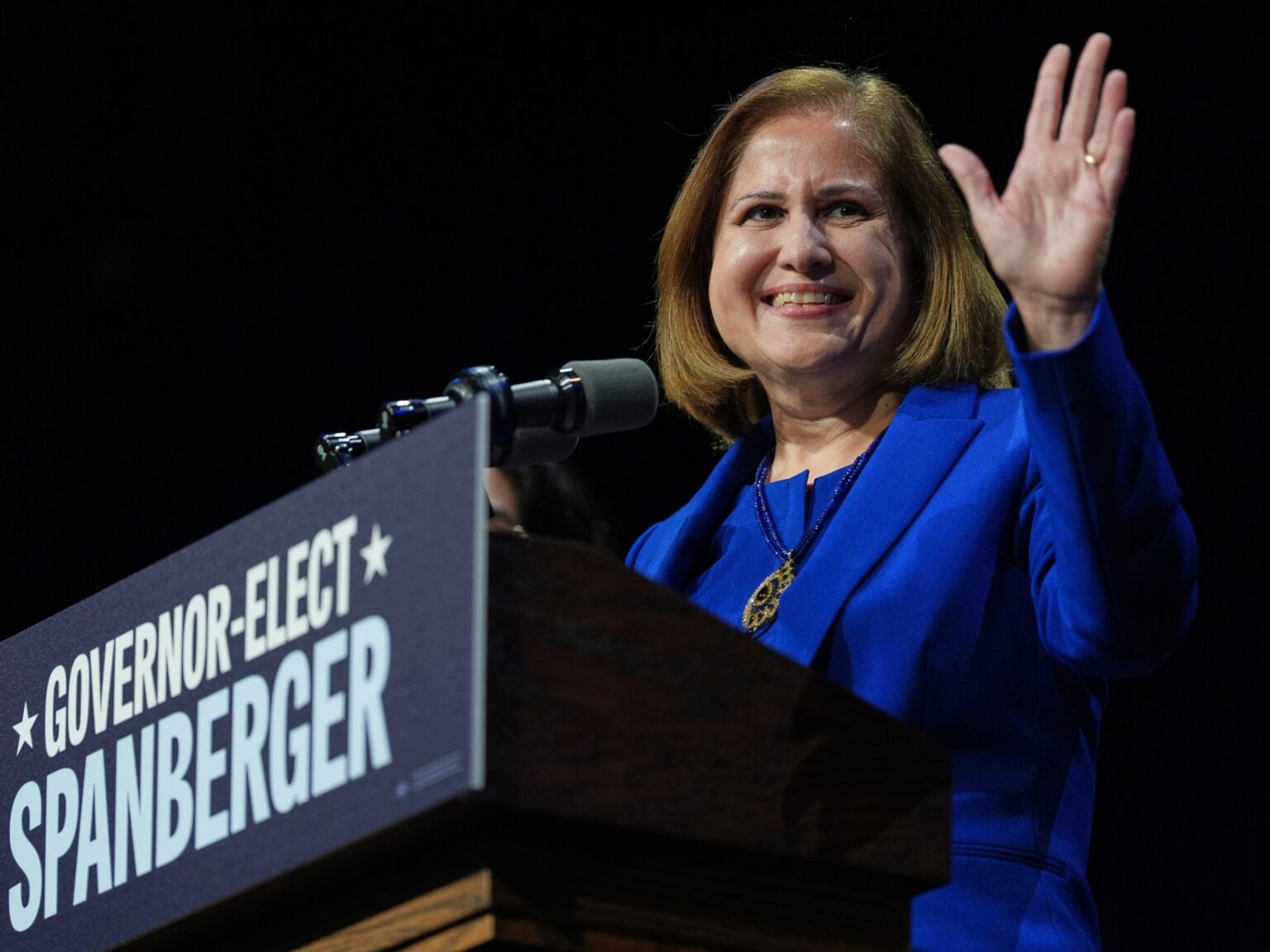 غزالة هاشمي.. أول مسلمة تُنتخب نائبة لحاكم ولاية في أميركا | الموسوعة