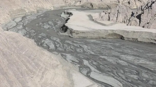 انخفاض منسوب المياه بسد الأمير الكبير بطهران