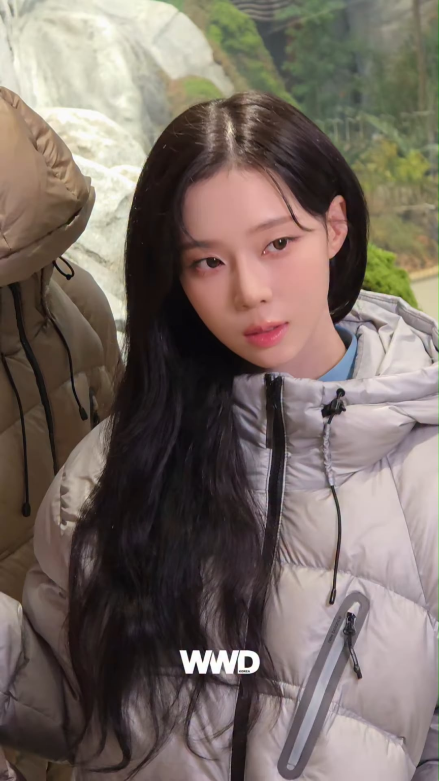 251101 تحديث الانستقرام الخاص بـ WWD KOREA مع فصل الشتاء