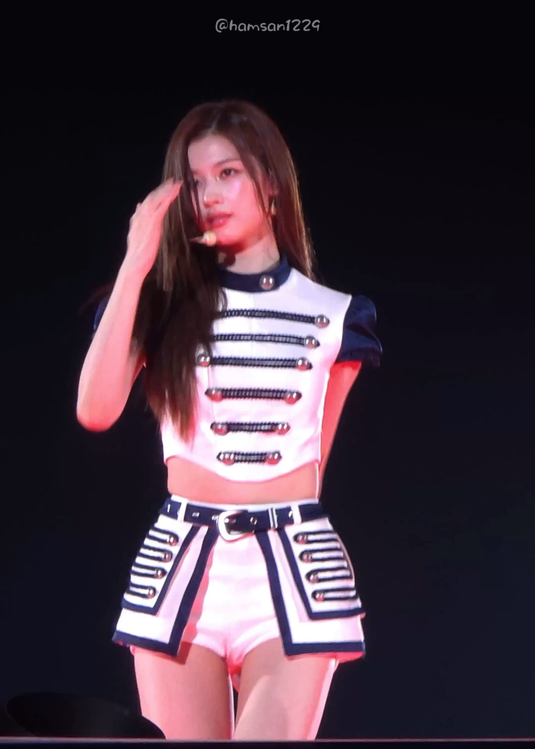 251123 سانا تؤدي شروق الشمس في ضوء القمر في كاوشيونغ