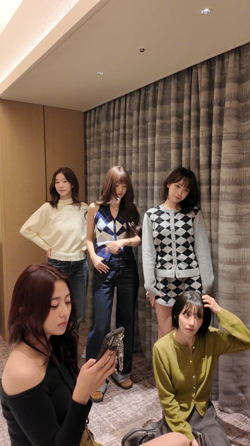 251119 تحديث LE SSERAFIM TikTok (2) - ‼️ إعلان رئيسي ‼️