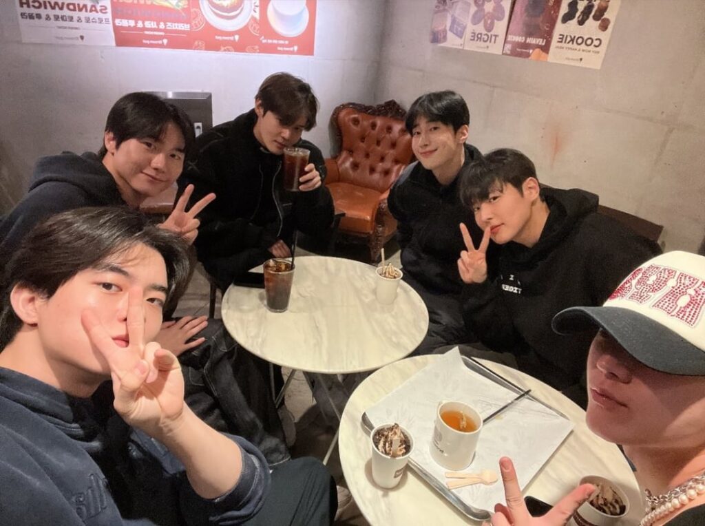 الذكرى التاسعة السعيدة لفرقة VICTON!