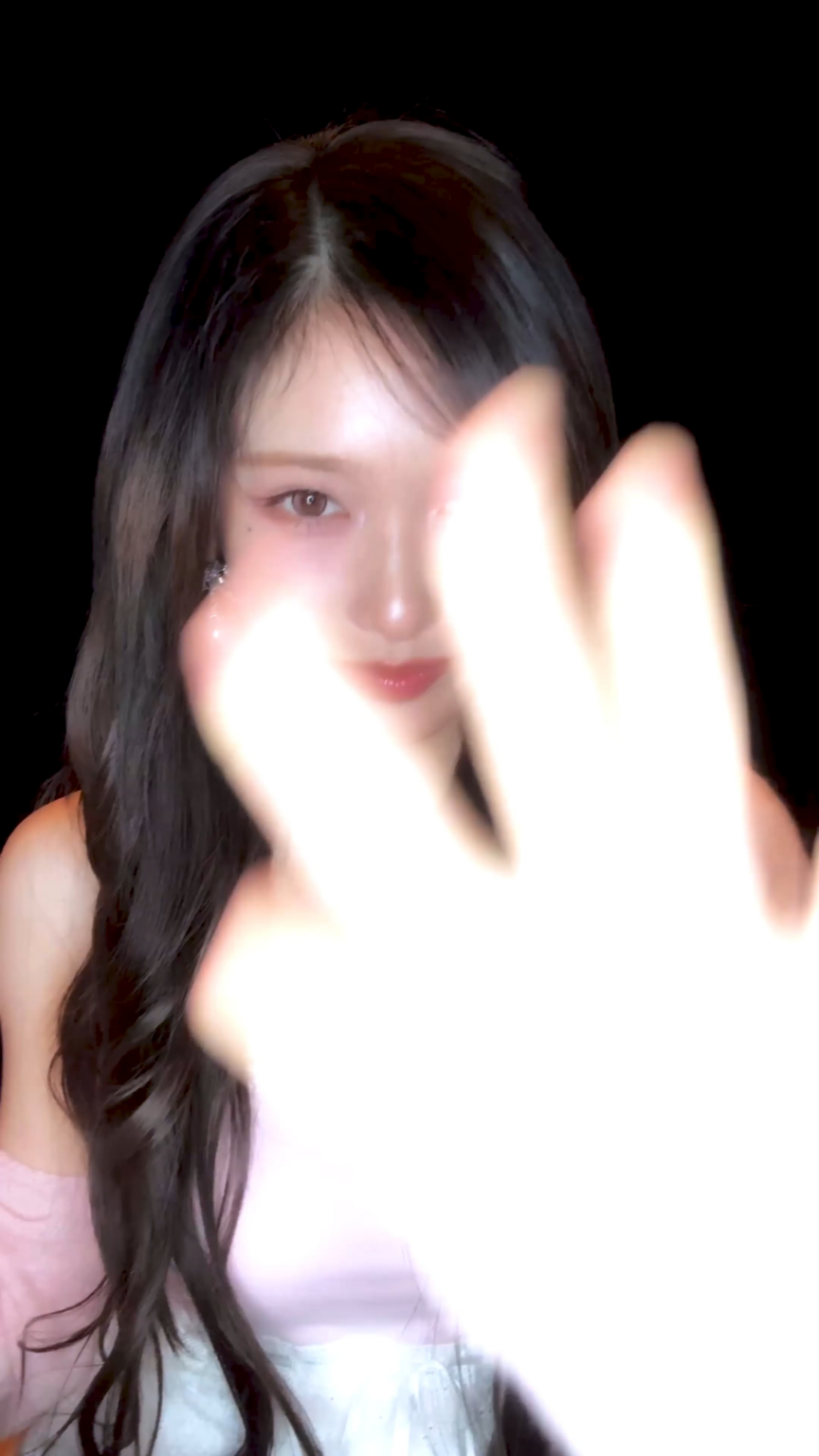 251124 تحديث IVE الرسمي على التيك توك مع ليسيو - 🤗🥰😘🫣