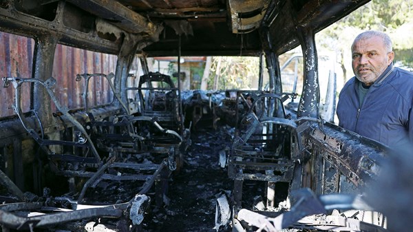 عشرات المستوطنين يهاجمون قرية قرب بيت لحم