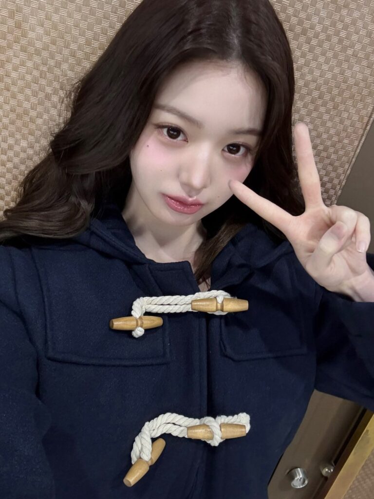 251113 تحديث تويتر الرسمي لـ IVE مع وونيونغ، ليز وليسيو