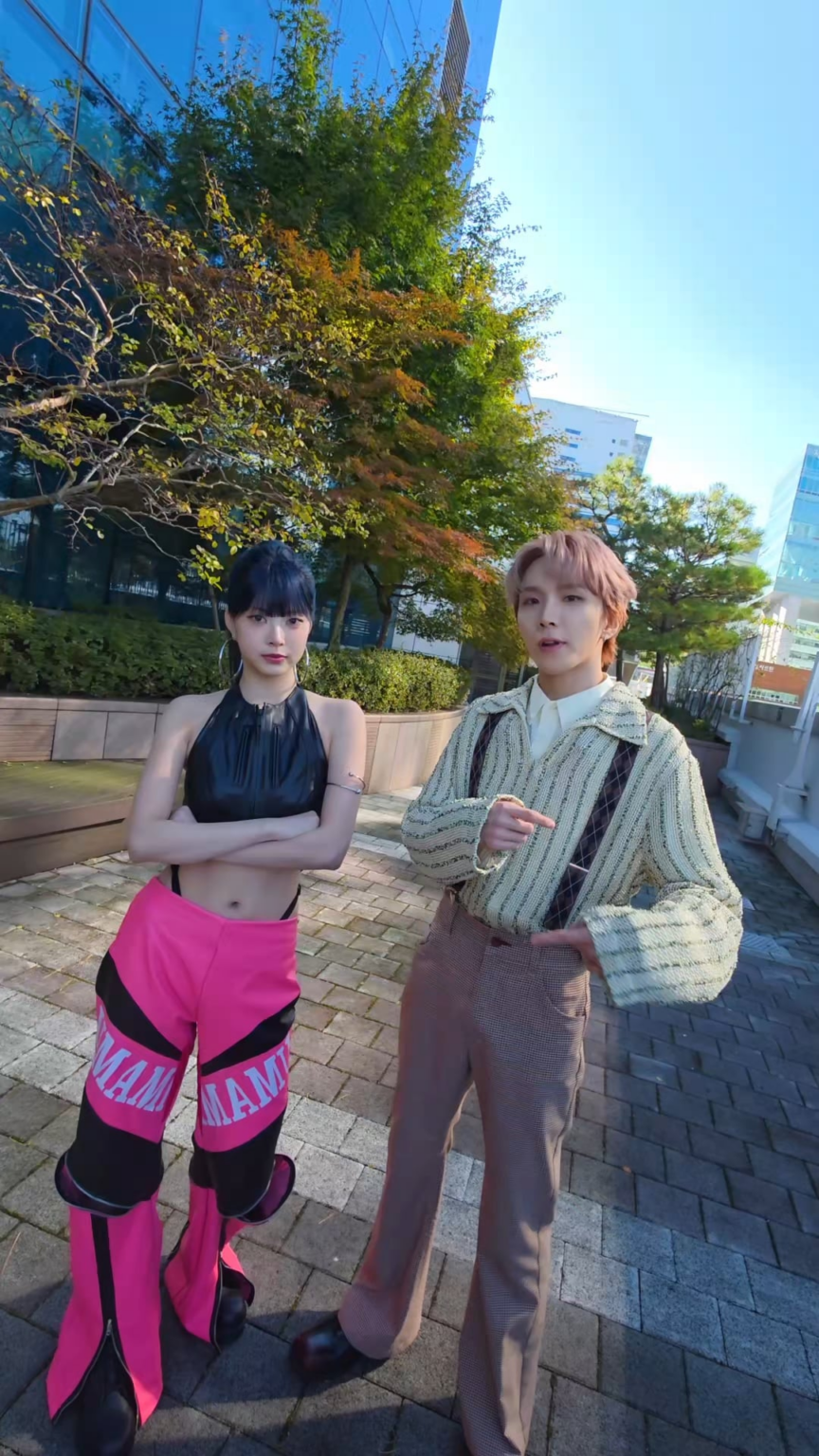 251102 تحديث LE SSERAFIM على TikTok مع Hong Eunchae - تناول الطعام مع BOYNEXTDOOR Woonhak 🧸🍝 (تحدي السباغيتي)