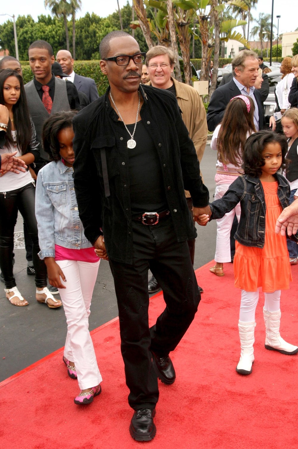 إيدي ميرفي يكشف عن «قوته الخارقة» كأب لعشرة أطفال