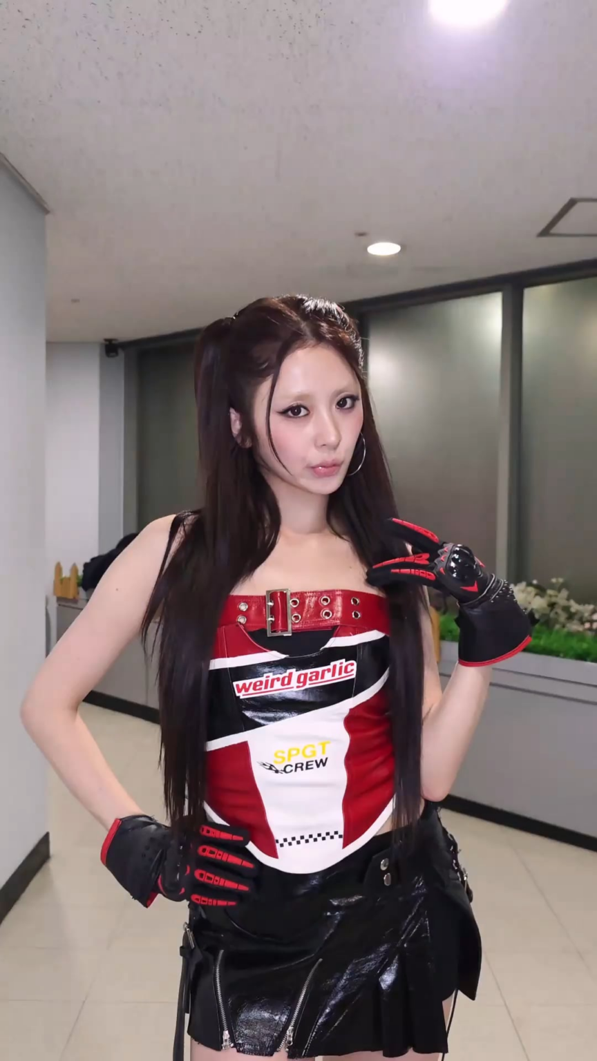 251106 تحديث LE SSERAFIM على TikTok مع مياواكي ساكورا وهوه يونجين وهونغ إيونشاي - أنت من جاء راكضًا، ࿐ྀུ