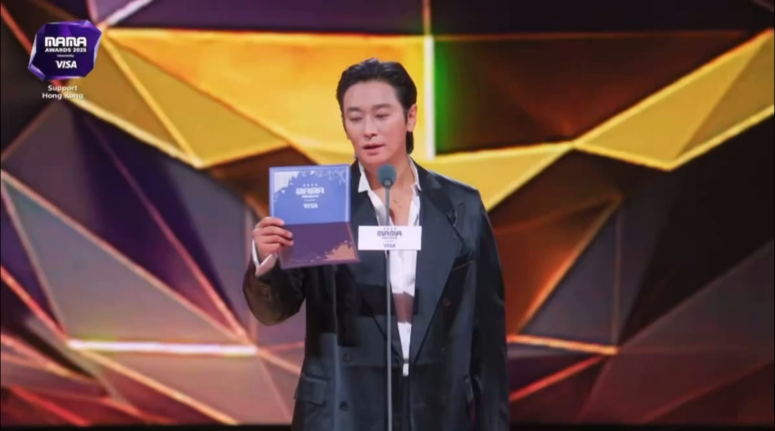 251128 روزيه وبرونو مارس - "APT." تفوز بجائزة "VISA SONG OF THE YEAR" في حفل توزيع جوائز MAMA لعام 2025!