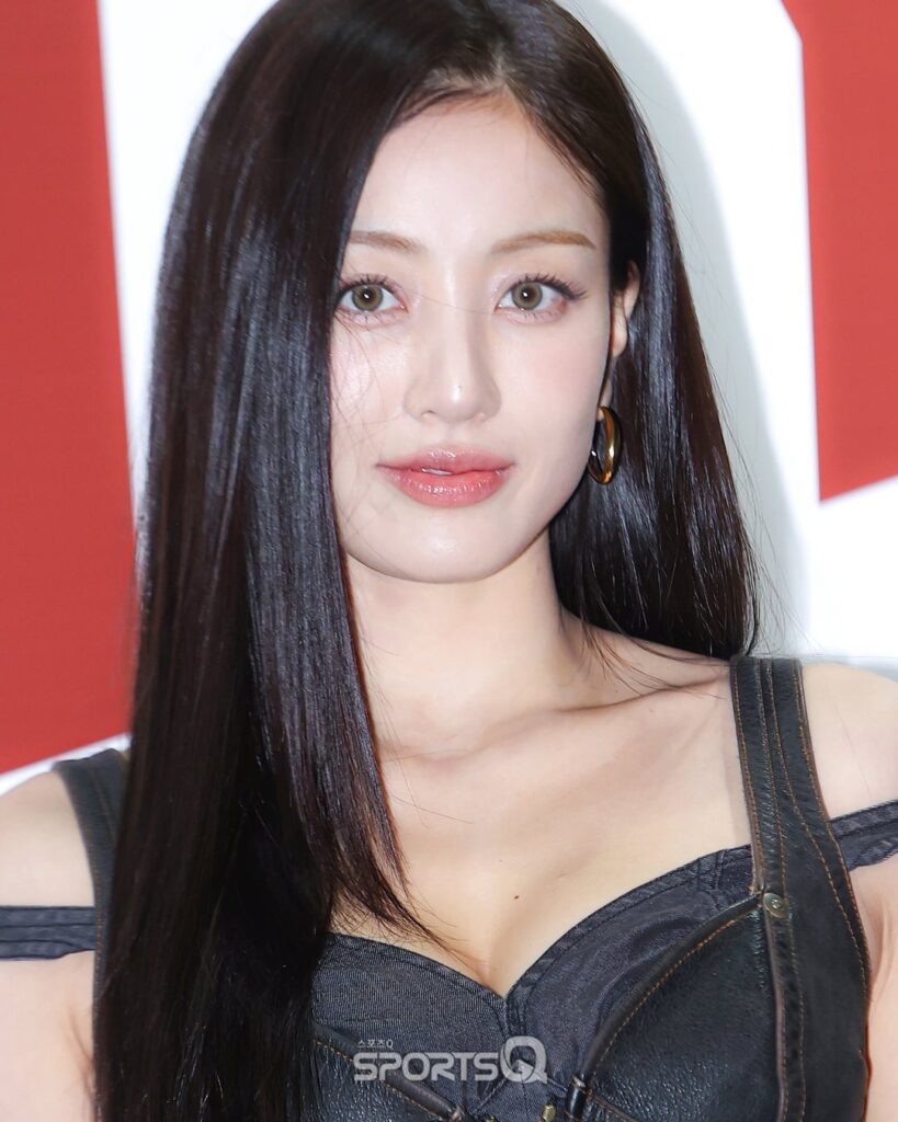 251127 Sportsqnews تحديث تويتر - 251127 'Jihyo' MISS SIXTY x KNWLS Photocall