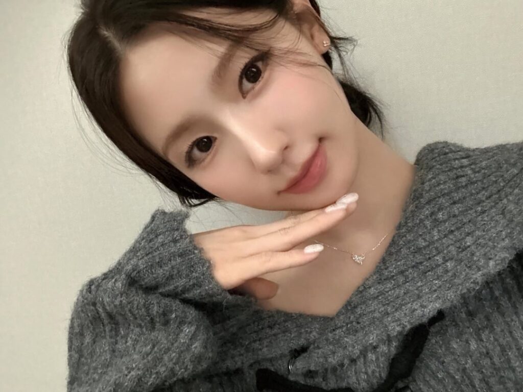 251119 التحديث الرسمي - مييون تنتقل مع دونغهي